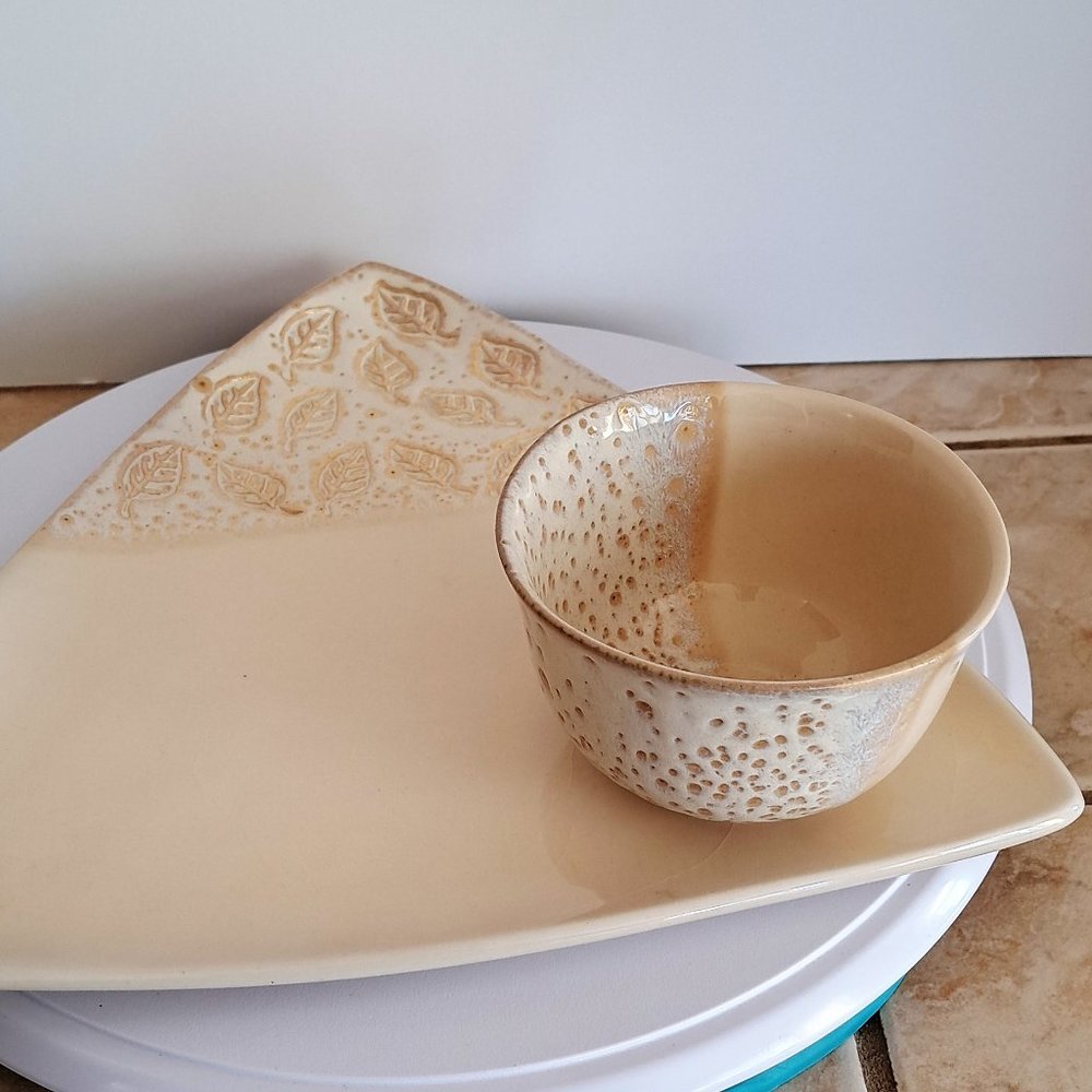 Dotti Potts ceramic triangular serving platter with matching bowl.